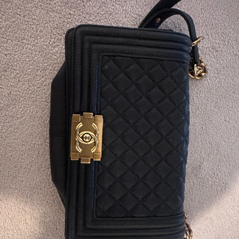 Black Quilted Chain Shoulder Bag - Picture 6 of 9